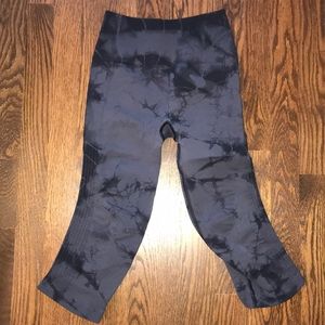 LULULEMON cropped dark grey/black tie-dye leggings
